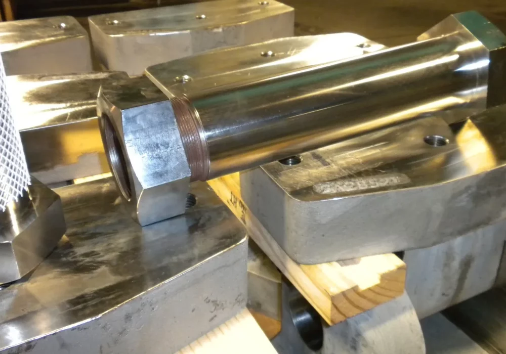 316L SS Door Hinge Castings and Bolts